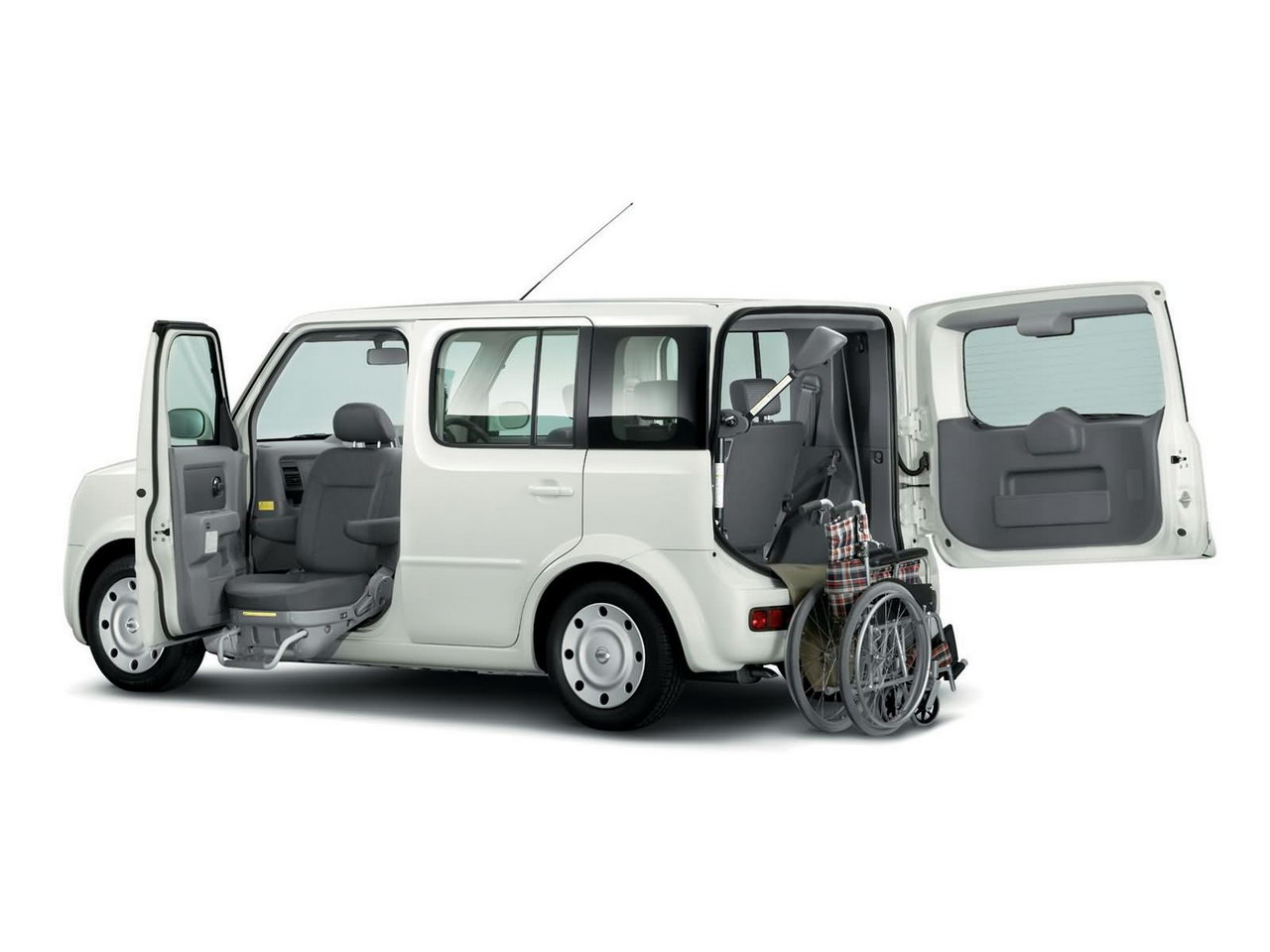 Nissan Cube 2003 032.jpg